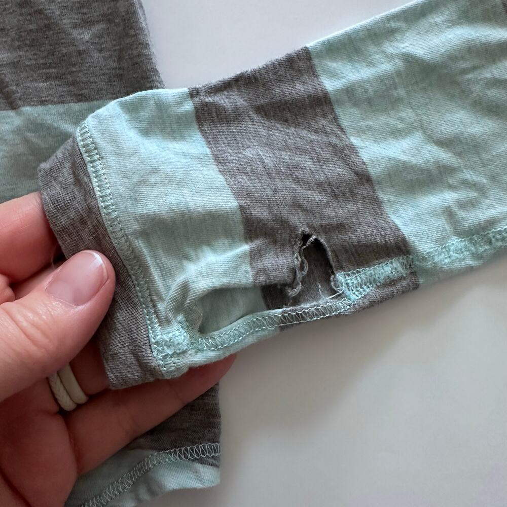 Lululemon Ivivva Girls Top Size 8 Blue Grey Stripe - Picture 2 of 5
